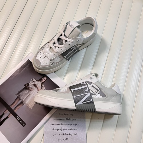 日本未入荷 2026 ヴァレンティノ 新作 男女兼用 スニーカー 偽物