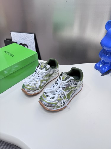 注目度抜群！2026 ボッテガヴェネタ 新作 男女兼用 スニーカー スーパーコピー