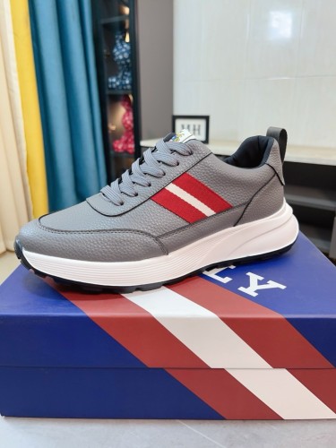 人気爆発☆ 2026 バリー 新作 スニーカー 偽物