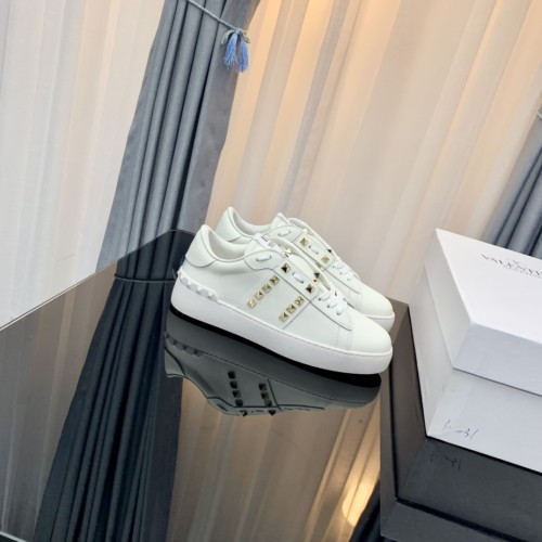 お洒落 2026 ヴァレンティノ 新作 男女兼用 スニーカー スーパーコピー