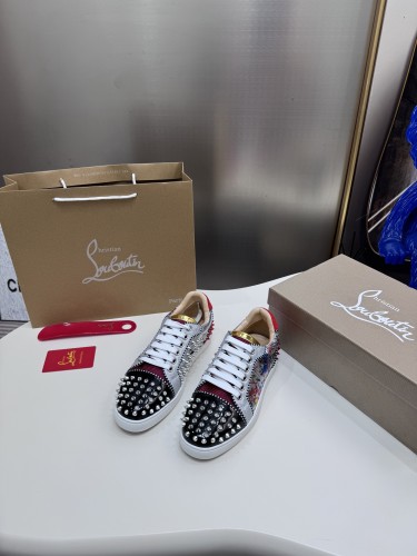 注目アイテム☆ 2026 クリスチャンルブタン 新作 男女兼用 スニーカー 偽物