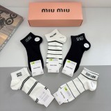 日本未入荷 2026 ミュウミュウ 新作 ソックス 偽物 5足セット