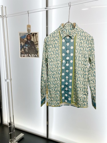 一目惚れ♪ 2026 ヴェルサーチェ 新作 シャツ スーパーコピー