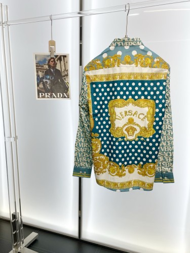 一目惚れ♪ 2026 ヴェルサーチェ 新作 シャツ スーパーコピー