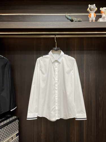 人気急上昇 2026 ヴェルサーチェ 新作 シャツ 偽物