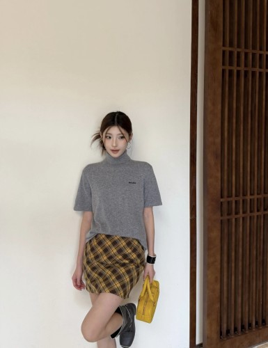 お洒落  2026 ミュウミュウ 新作 半袖Tシャツ 偽物