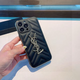 注目度抜群！2026 サンローラン 新作 iPhone ケース 全機種 販売 偽物