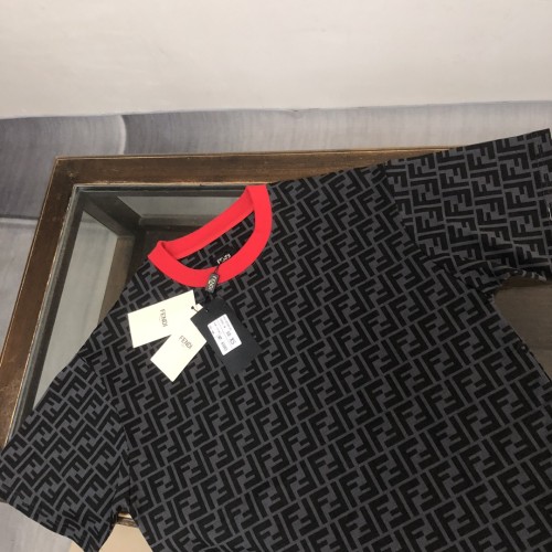 注目アイテム☆ 2026 フェンディ 新作 半袖Tシャツ コピー