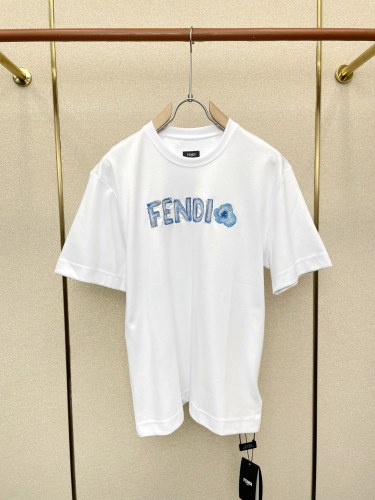★日本!!人気！2026 フェンディ 新作 半袖Tシャツ 偽物