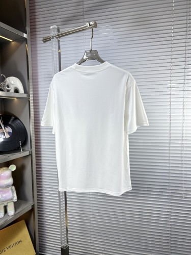 超希少！ 2026 フェンディ 新作 半袖Tシャツ スーパーコピー