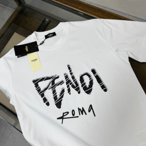 すぐ届く  2026 フェンディ 新作 半袖Tシャツ スーパーコピー