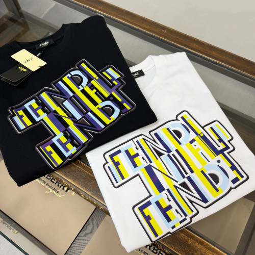世界中で大人気♪ 2026 フェンディ 新作 半袖Tシャツ 偽物