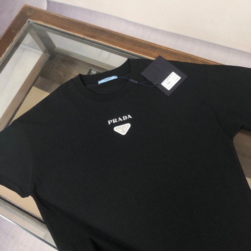 肌触り最高な 2026 プラダ 新作 半袖Tシャツ スーパーコピー