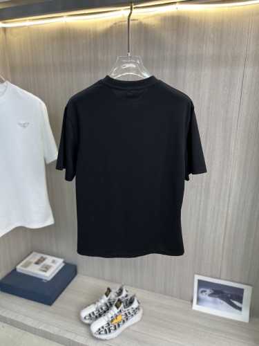 絶対欲しい！2026 プラダ 新作 半袖Tシャツ スーパーコピー 2色