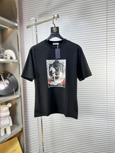 絶対欲しい！2026 プラダ 新作 半袖Tシャツ スーパーコピー