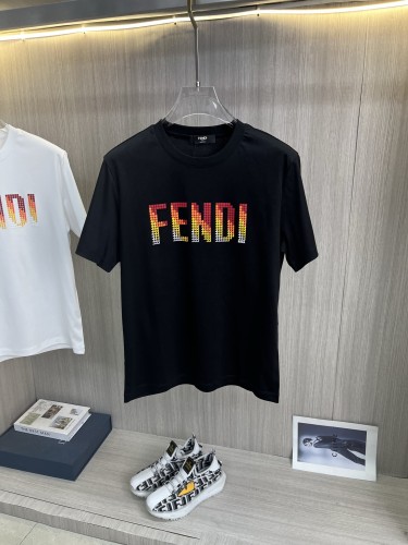 人気急上昇  2026 フェンディ 新作 半袖Tシャツ コピー  2色