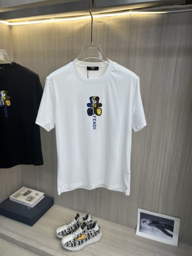 【即発】★ 2026 フェンディ 新作 半袖Tシャツ スーパーコピー  2色
