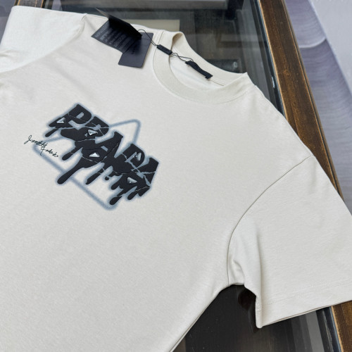 入手困難！2026 プラダ 新作 半袖Tシャツ 偽物