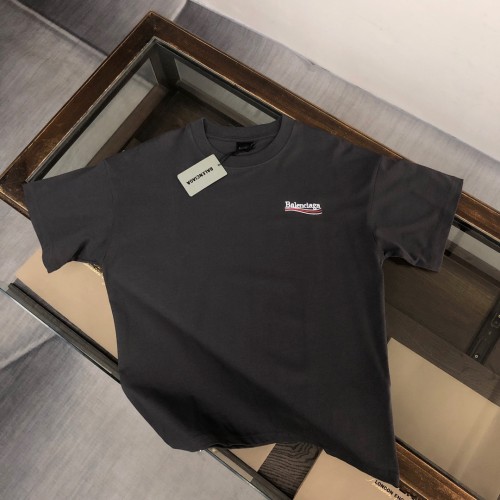 人気爆発☆  2026 バレンシアガ 新作 半袖Tシャツ 偽物
