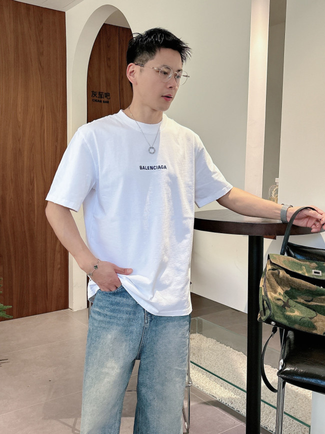 世界中で大人気♪ 2026 バレンシアガ 新作 半袖Tシャツ コピー