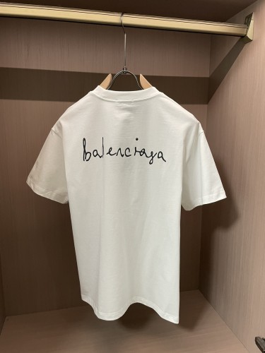定番人気！ 2026 バレンシアガ 新作 半袖Tシャツ スーパーコピー 2色
