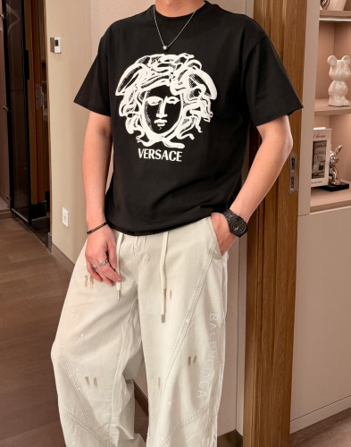 入手困難！2026 ヴェルサーチェ 新作 半袖Tシャツ コピー
