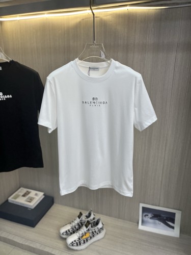 世界中で大人気♪  2026 バレンシアガ 新作 半袖Tシャツ 偽物 2色