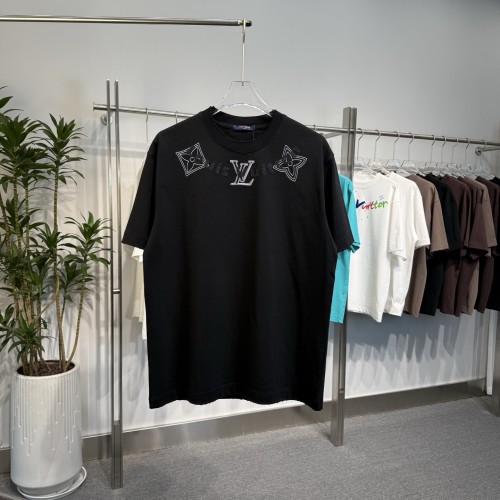 日本未入荷 2026 ルイヴィトン 新作 半袖Tシャツ 偽物