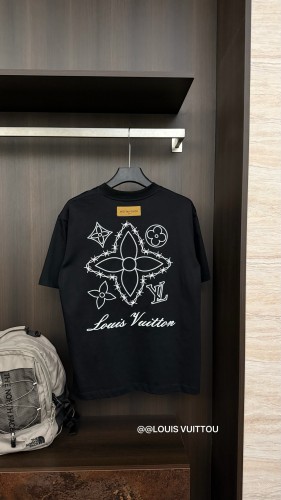 高品質♪♪♪ 2026 ルイヴィトン 新作 半袖Tシャツ 偽物