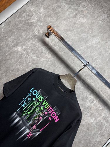 おすすめ 2026 ルイヴィトン 新作 半袖Tシャツ スーパーコピー