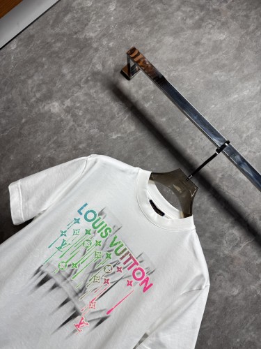 目を惹くカラー 2026 ルイヴィトン 新作 半袖Tシャツ コピー