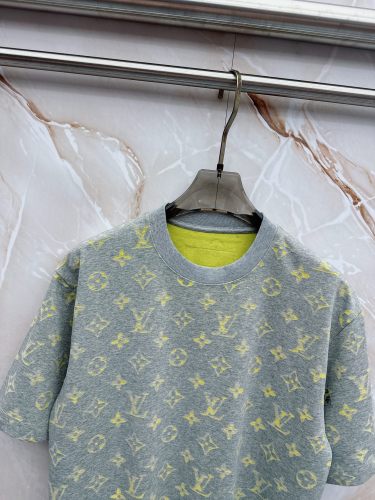 肌触り最高な 2026 ルイヴィトン 新作 半袖Tシャツ コピー