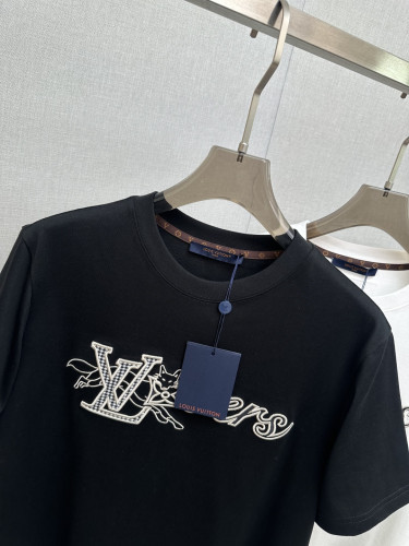 完売必至 2026 ルイヴィトン 新作 半袖Tシャツ 偽物