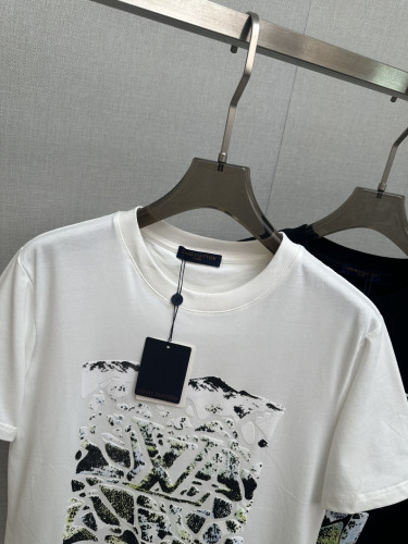 人気急上昇新作 2026 ルイヴィトン 新作 半袖Tシャツ 偽物