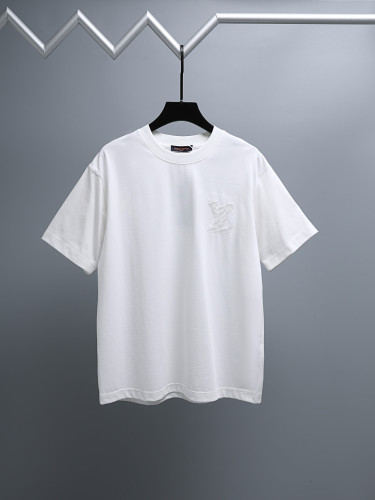 送料込 2026 ルイヴィトン 新作 半袖Tシャツ 偽物