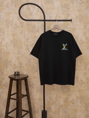 使い勝手良 2026 ルイヴィトン 新作 半袖Tシャツ 偽物