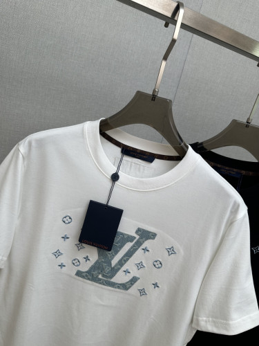 世界中で大人気♪ 2026 ルイヴィトン 新作 半袖Tシャツ スーパーコピー