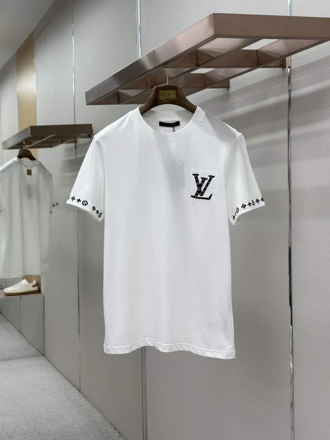 定番人気！2026 ルイヴィトン 新作 半袖Tシャツ 偽物