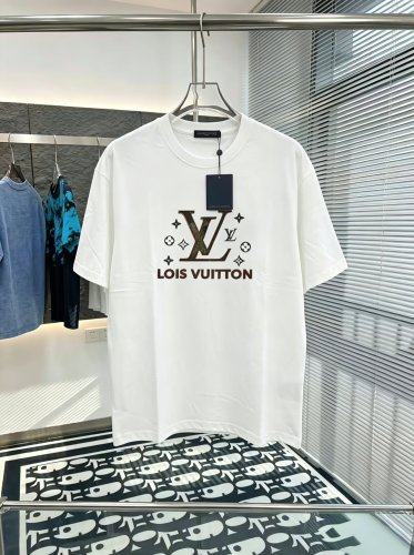絶対欲しい！2026 ルイヴィトン 新作 半袖Tシャツ 偽物