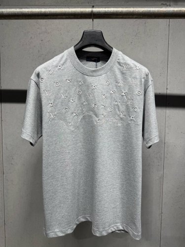 注目アイテム♡ 2026 ルイヴィトン 新作 半袖Tシャツ 偽物