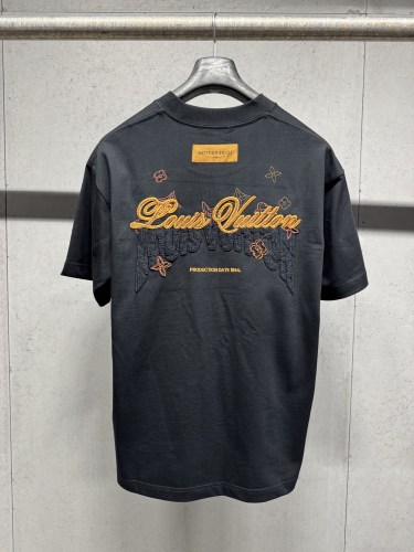 目を惹くカラー 2026 ルイヴィトン 新作 半袖Tシャツ スーパーコピー