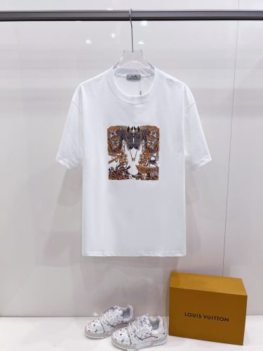 目を惹くカラー 2026 エルメス 新作 半袖Tシャツ スーパーコピー
