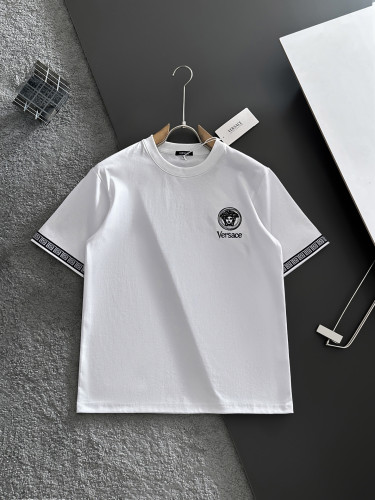 送料込 2026 ヴェルサーチェ 新作 半袖Tシャツ 偽物