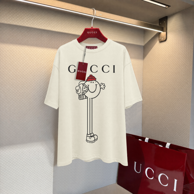 入手困難！2026 グッチ 新作 半袖Tシャツ 偽物