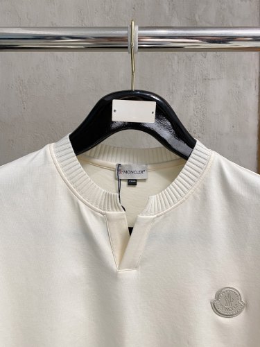 目を惹くカラー 2026 モンクレール 新作 半袖Tシャツ スーパーコピー