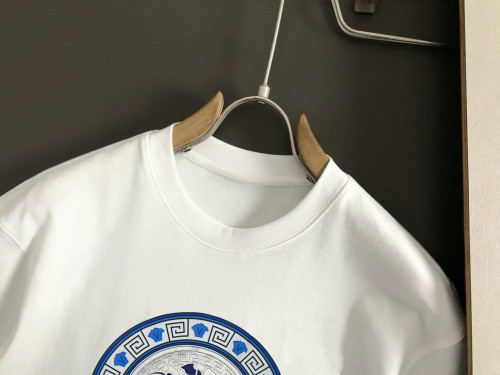 ★日本!!人気！ 2026 ヴェルサーチェ 新作 半袖Tシャツ コピー 2色