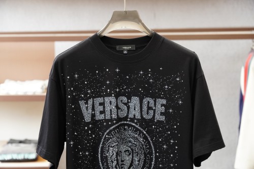 注目アイテム♡ 2026 ヴェルサーチェ 新作 半袖Tシャツ コピー