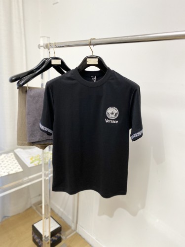 新色登場☆ 2026 ヴェルサーチェ 新作 半袖Tシャツ スーパーコピー