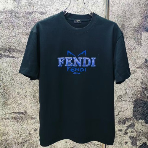 完売必至   2026 フェンディ 新作 半袖Tシャツ 偽物