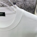 注目度抜群！ 2026 フェンディ 新作 半袖Tシャツ 偽物